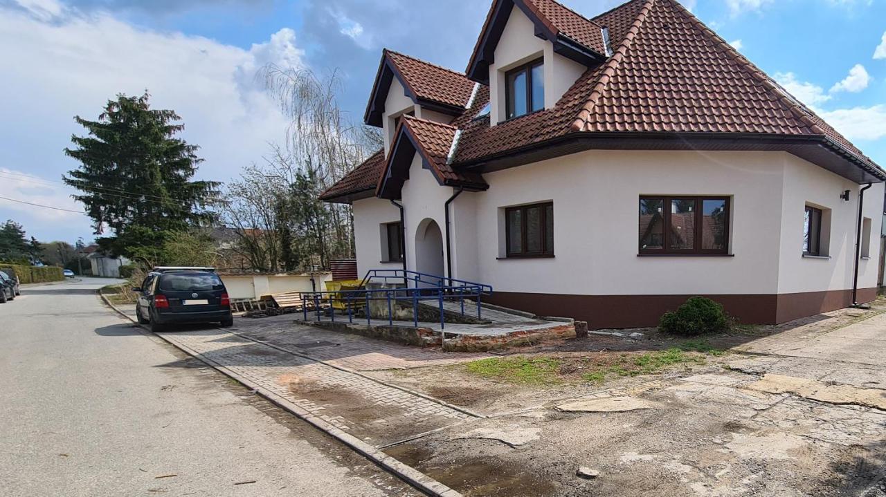 W20 Hostel Goledzinow 외부 사진